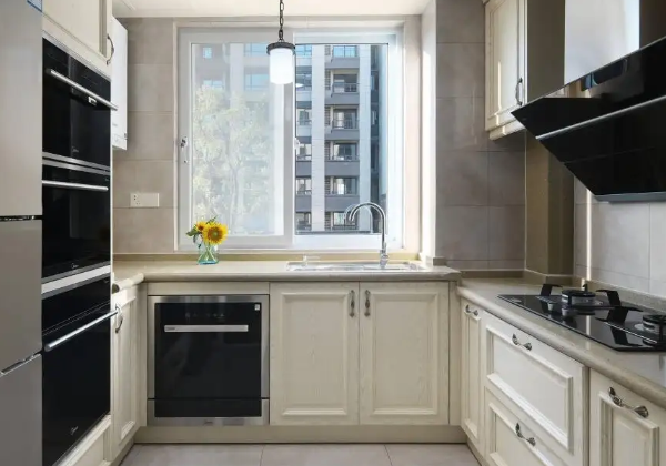 選用哪種材料定制櫥柜比較好?介紹定制櫥柜的保養技巧